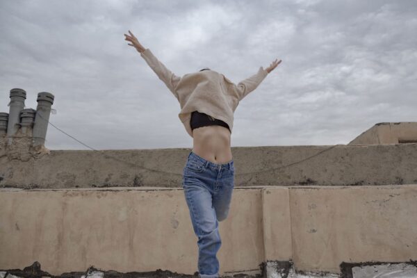 "But we were so strong" (Aber wir waren so stark) - Titelfoto der Bildserie von Fereshteh Eslahi (Iran) beim Global Peace Photo Award 2025