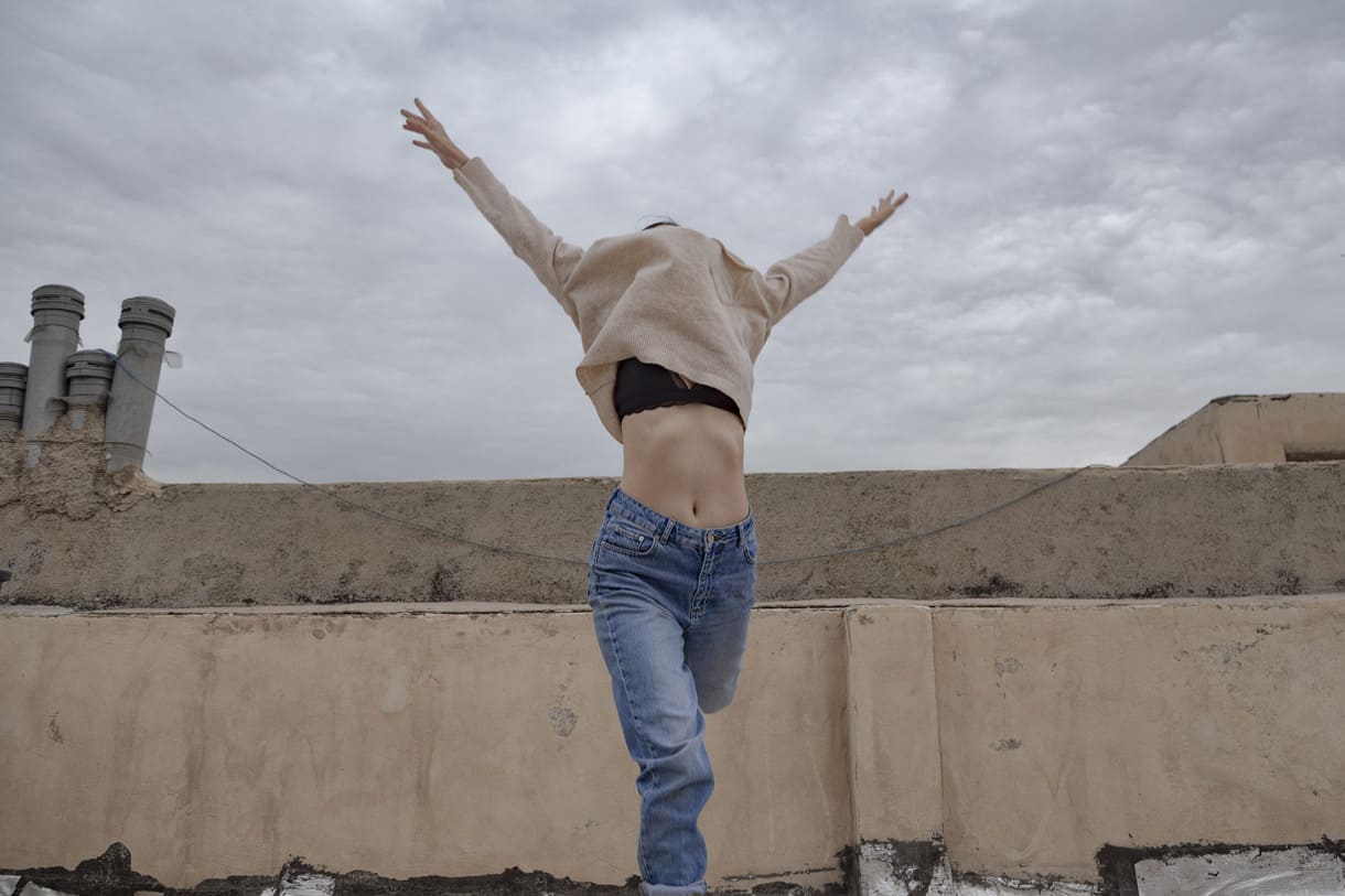 "But we were so strong" (Aber wir waren so stark) - Titelfoto der Bildserie von Fereshteh Eslahi (Iran) beim Global Peace Photo Award 2025