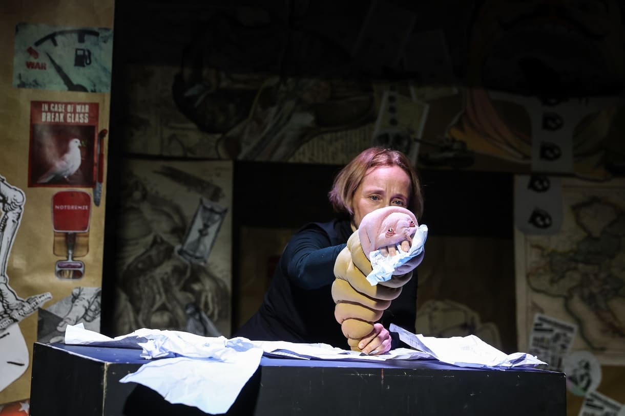 Szenenfoto aus dem Figurentheaterstück 