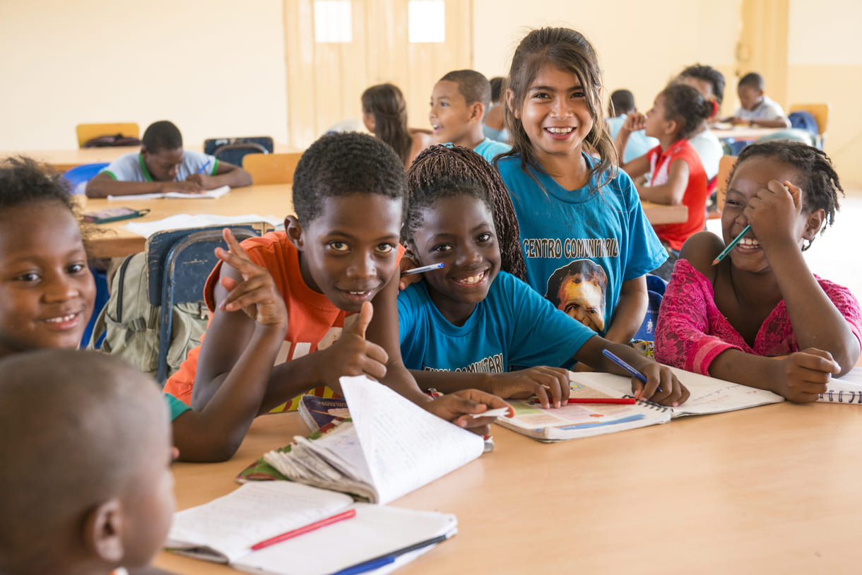Ecuador ist ein zentrales Projektland von Jugend Eine Welt. Gefördert werden Straßenkinderprogramme, aber auch Projekte zur Schul- und Berufsausbildung. Benachteiligte Kinder erhalten somit die Chance in die Schule zu gehen, wie hier in Esmeraladas.