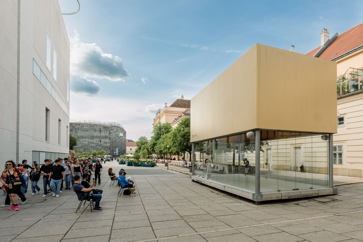 Szenenfoto aus einer früheren Performance - im MQ Wien - von Shahrzad Nazarpour 