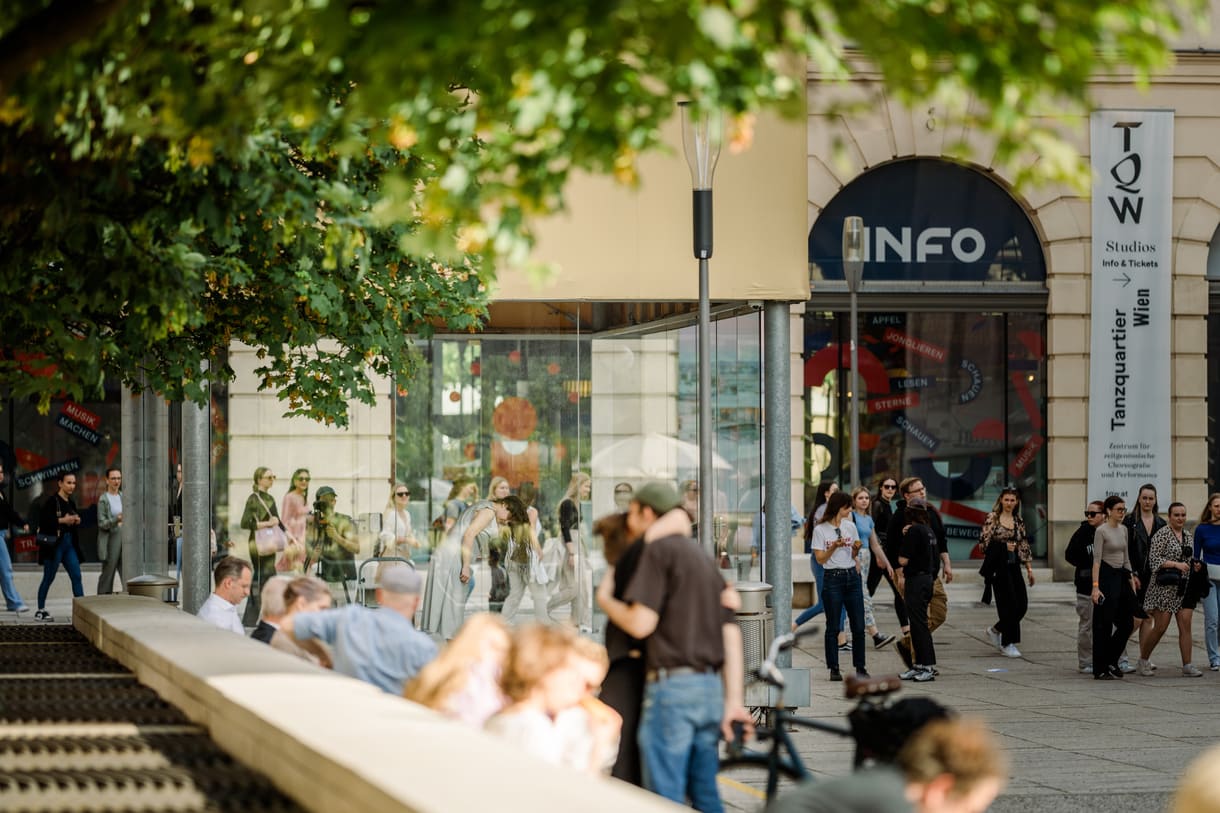 Szenenfoto aus einer früheren Performance - im MQ Wien - von Shahrzad Nazarpour 