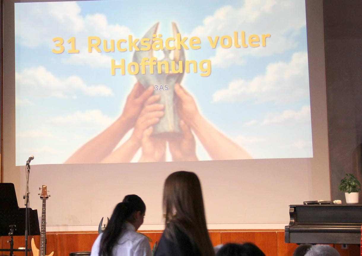 Schüler:innen stellen ihr Projekt 