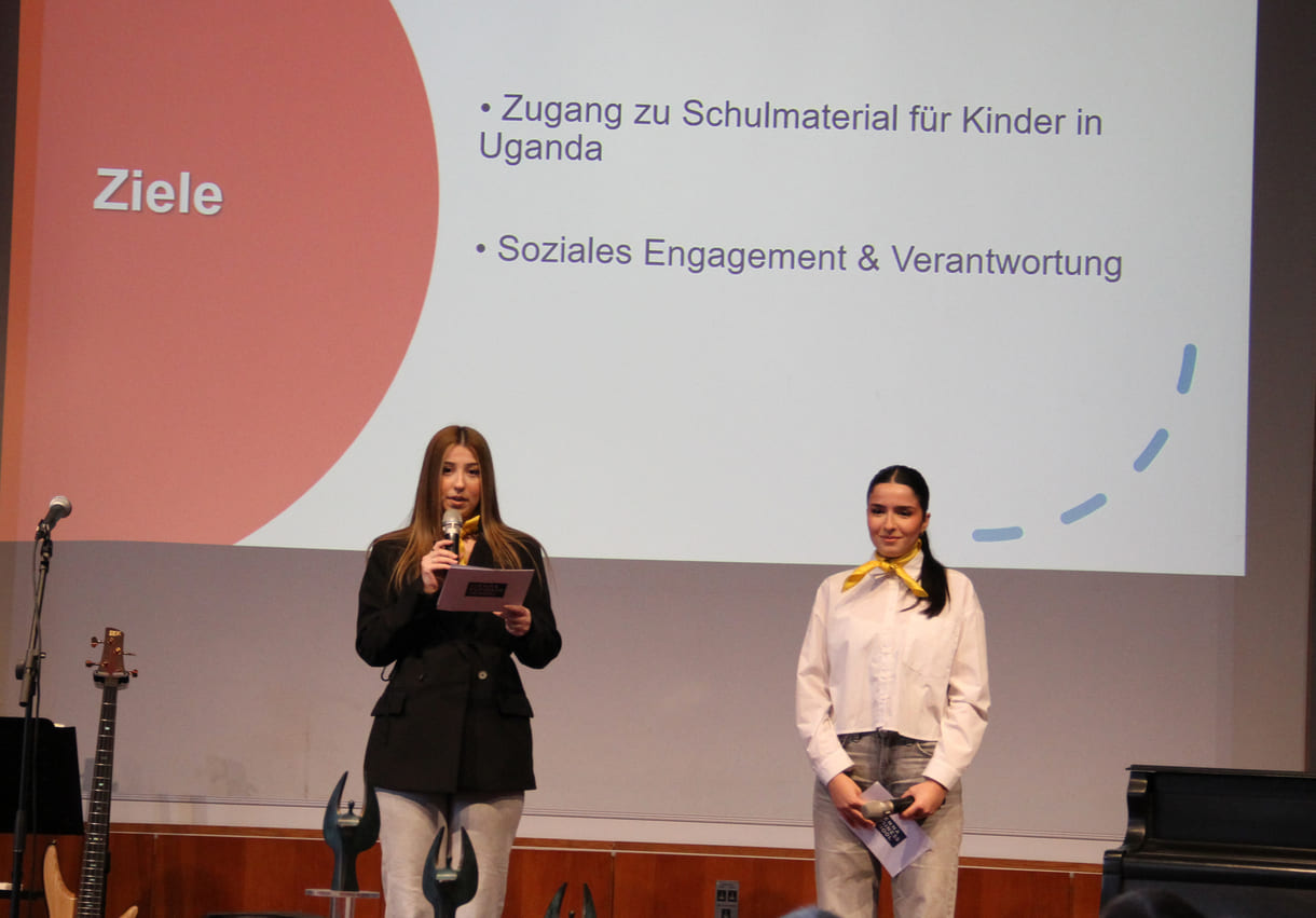 Schüler:innen stellen ihr Projekt 