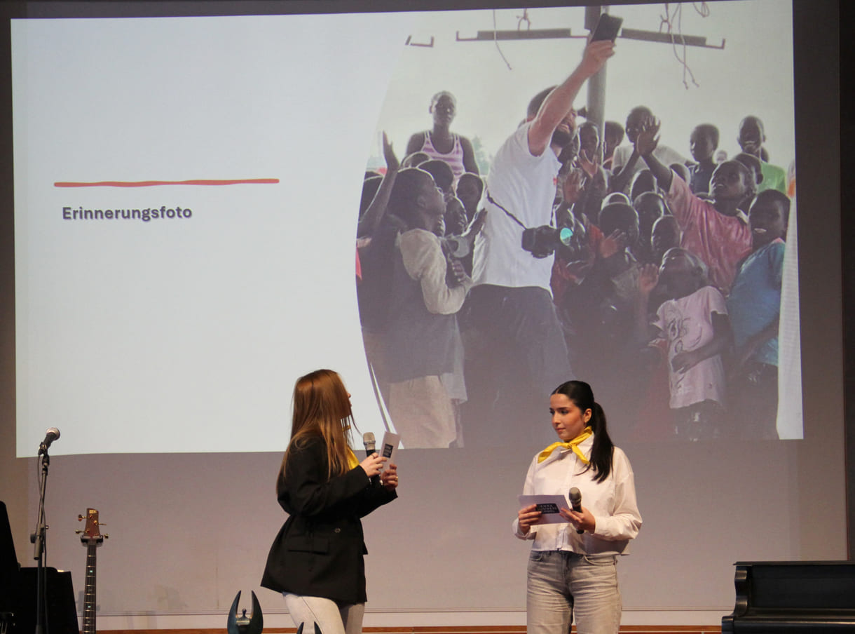Schüler:innen stellen ihr Projekt 