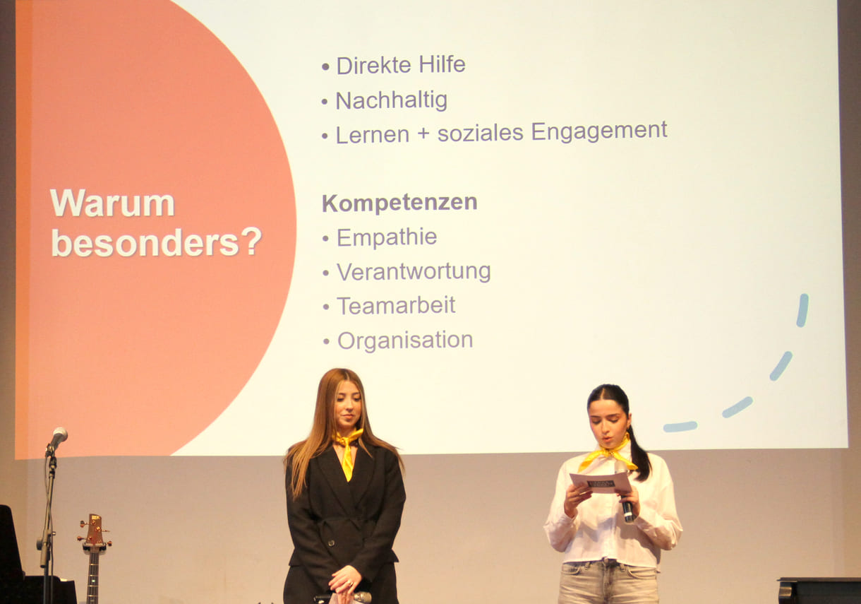Schüler:innen stellen ihr Projekt 