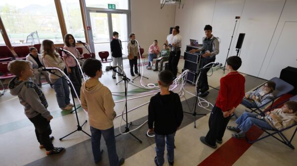 Szenenfoto aus einer Grazer Schulklasse bei "Gleichgewicht der Stimmen"