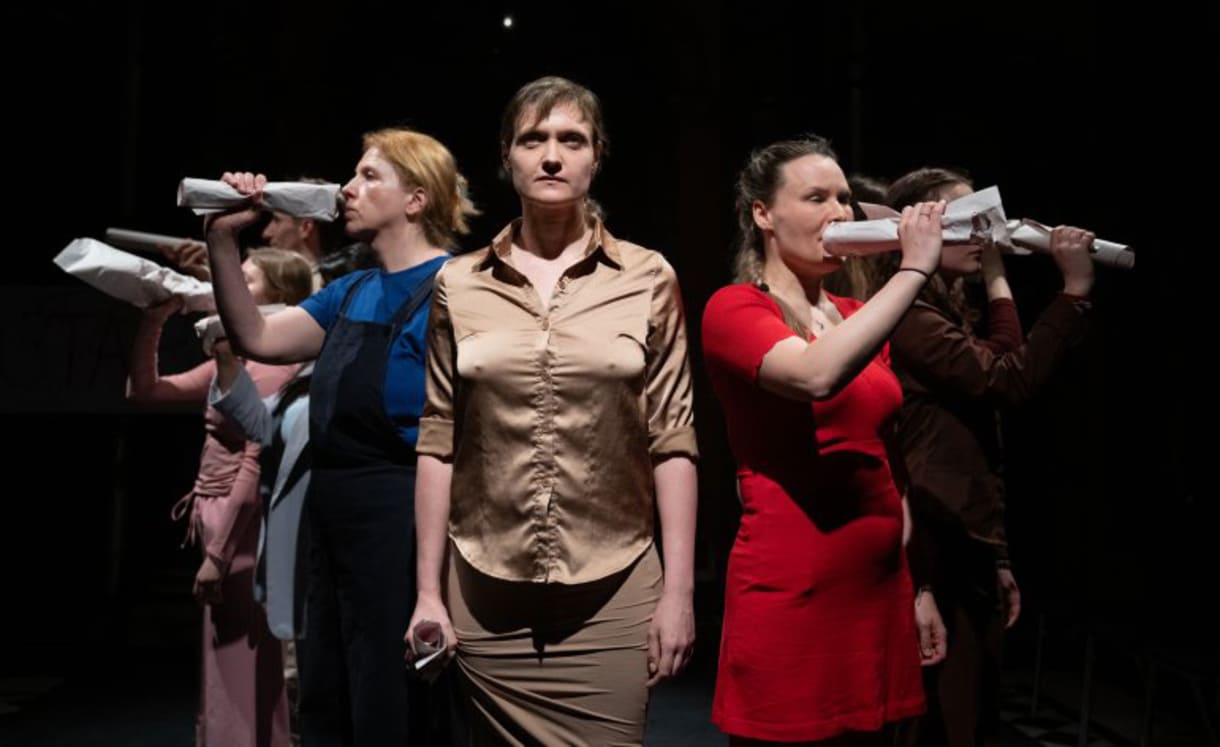 Szenenfoto aus (AT)Front, Theaterclub 3 des Burgtheaters