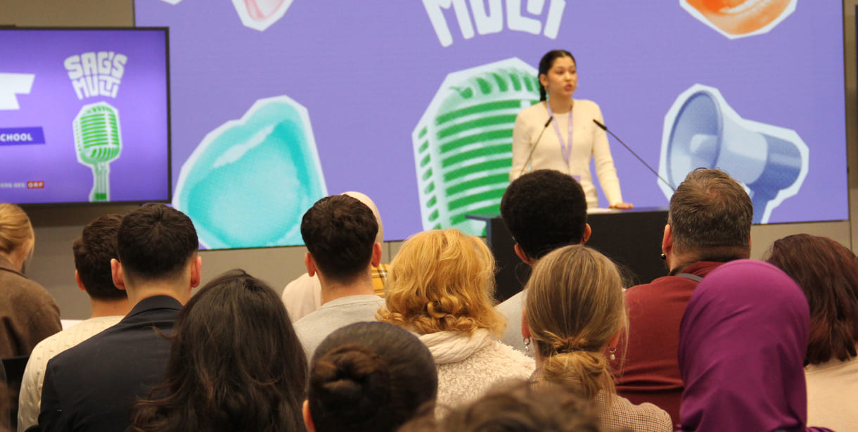 Alisha Kamilova (Privates ORG - OberstufenREalGymnasium) trat mit Russisch und Deutsch an