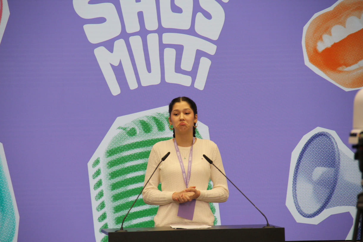 Alisha Kamilova (Privates ORG - OberstufenREalGymnasium) trat mit Russisch und Deutsch an