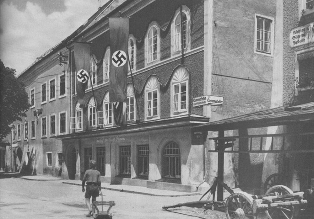 DAs Haus in dem Adolf Hitler als Baby und Kleinkind in Braunau gelebt hat