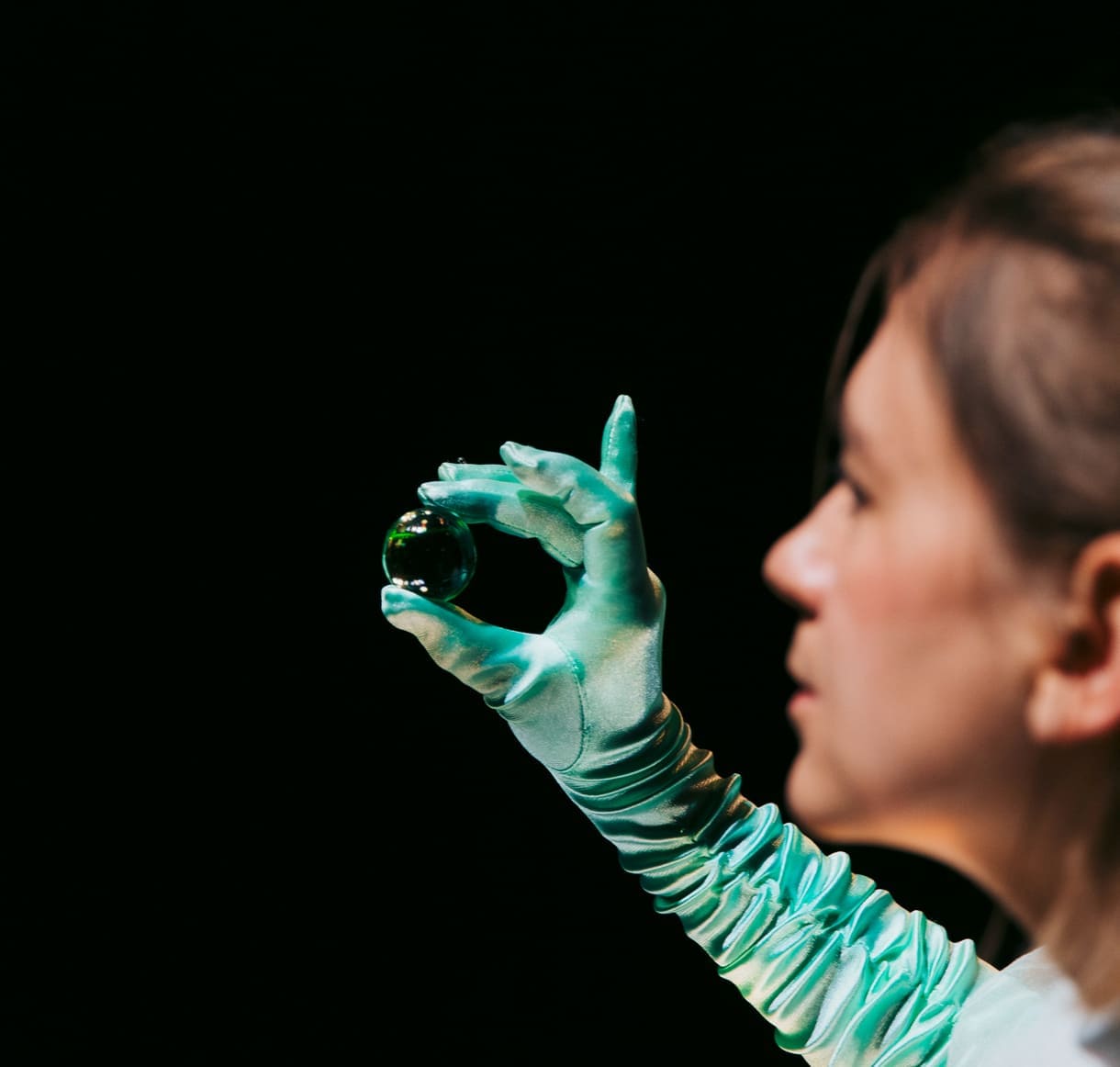 Szenenfoto aus "Ball" von und mit Theater.Nuu