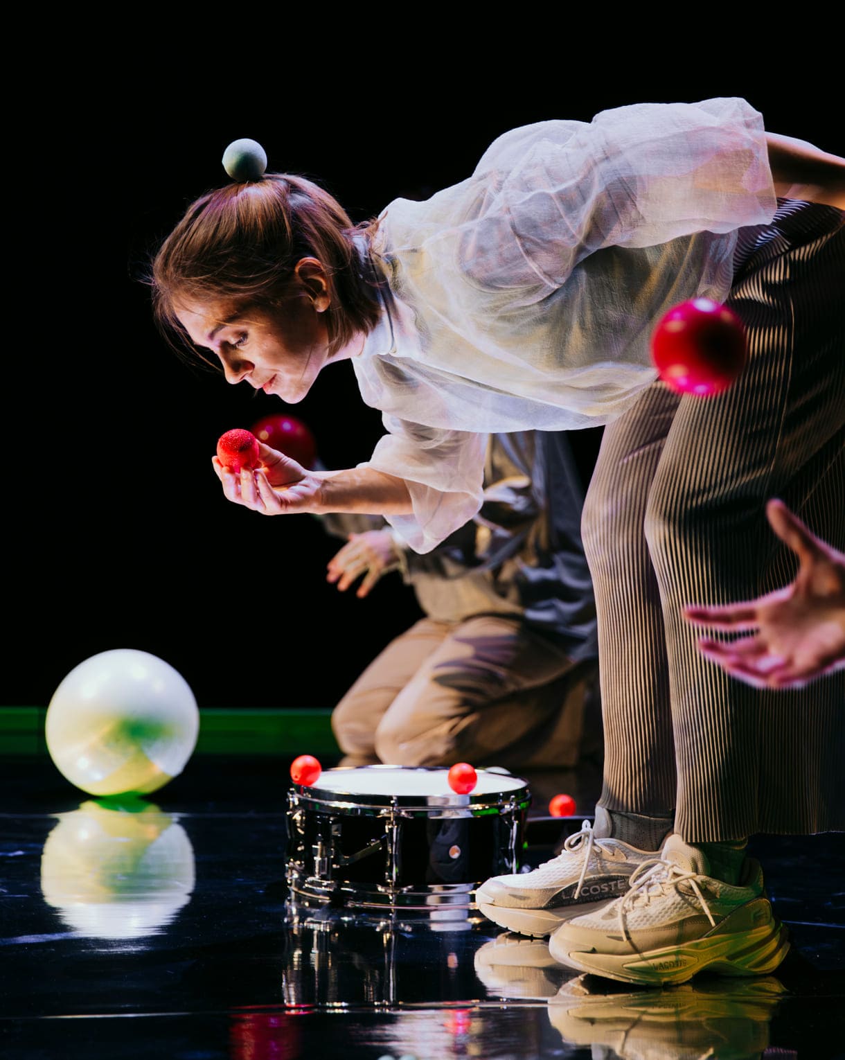 Szenenfoto aus "Ball" von und mit Theater.Nuu