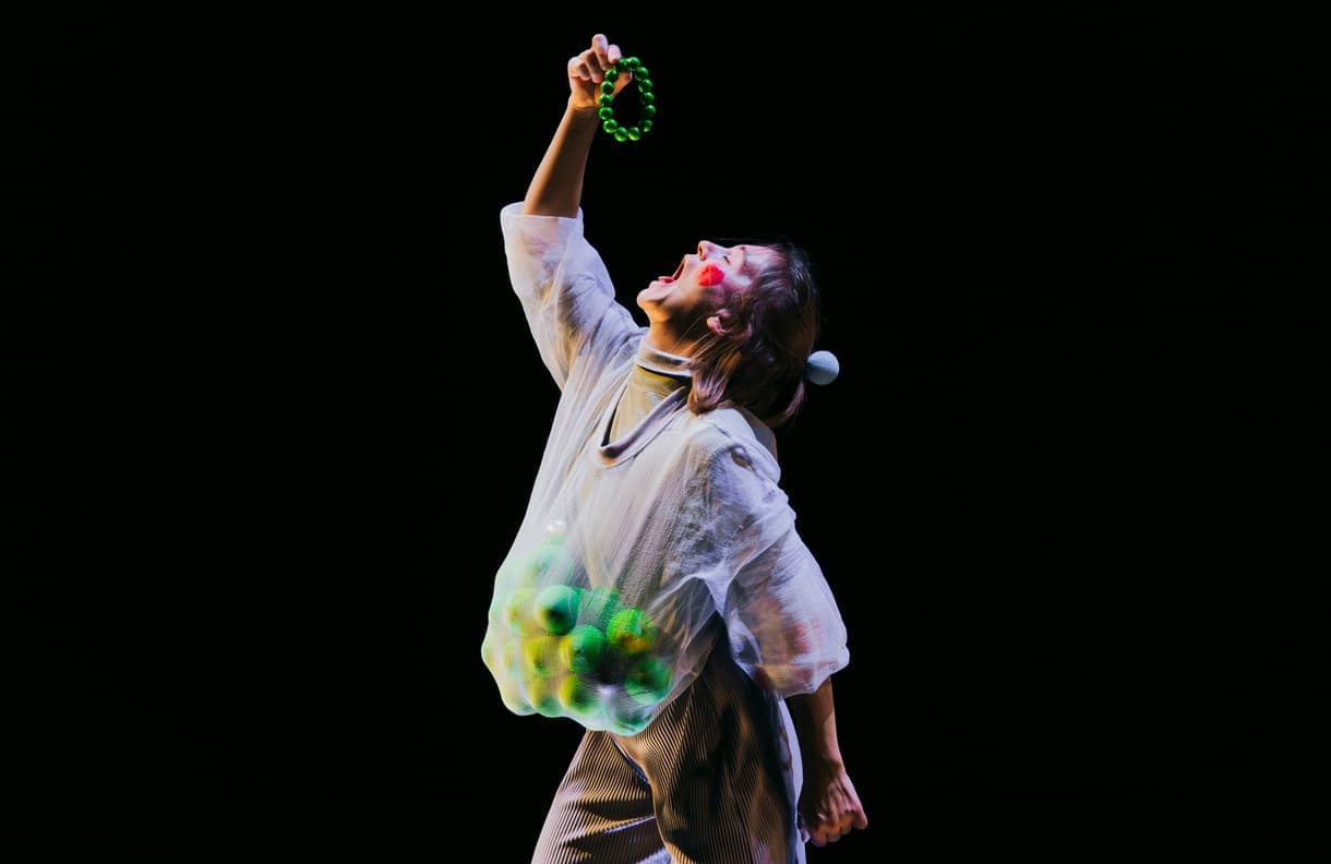Szenenfoto aus "Ball" von und mit Theater.Nuu