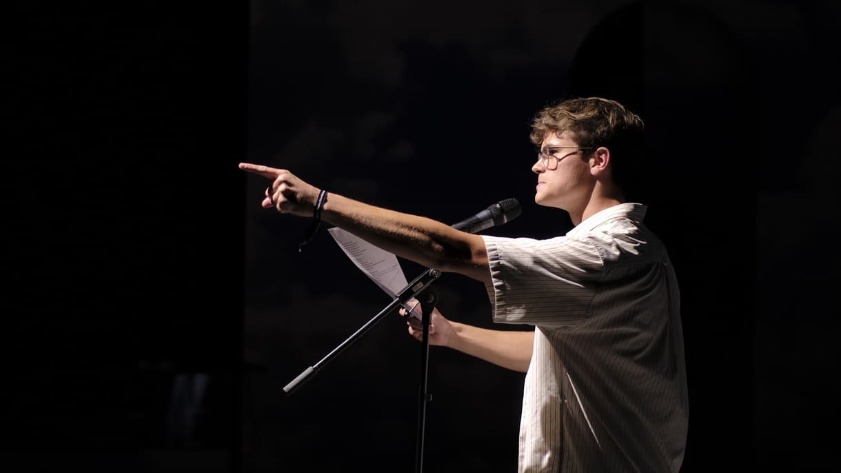 Constantin Eberle trat für Vorarlberg bei der U20-Poetry-Slam-Meisterschaft im Dschungel Wien an