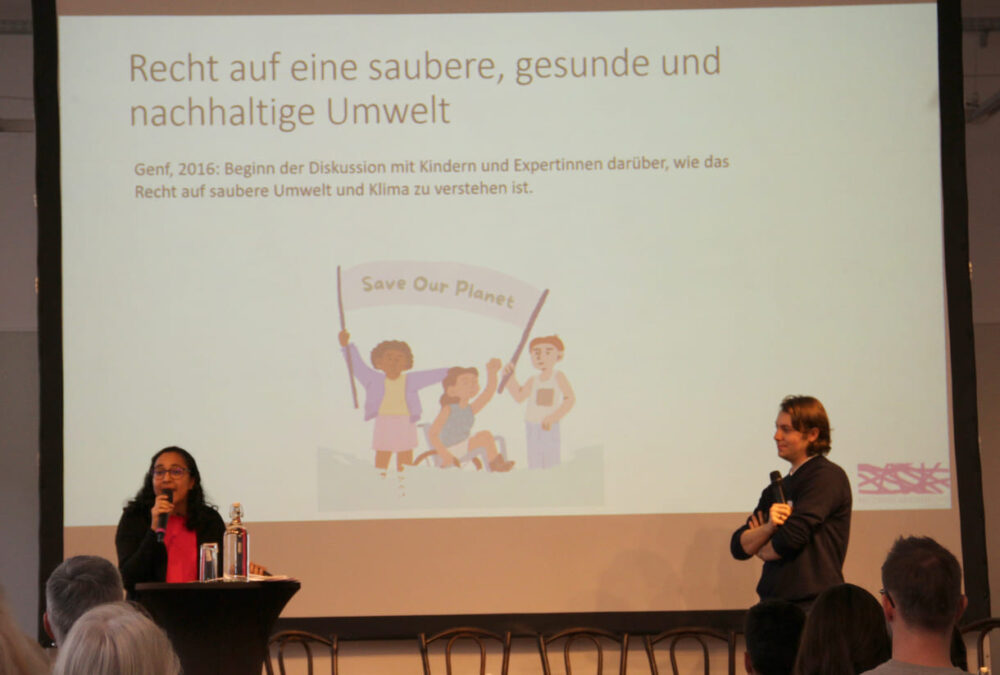 Ingrid Pintaritsch (Dreikönigsaktion) und Sebastian Öhner (Kinder- und Jugendanwaltschaft Wien) berichten über den General Comment Tausender Kinder und Jugendlicher zur Kinderrechtskonvention - Schwerpunkt Klimaschutz