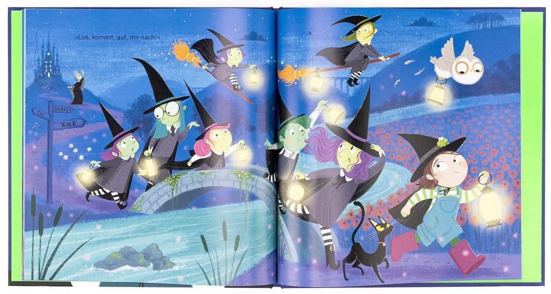 Doppelseite aus dem Bilderbuch "Die kleine Kürbishexe"