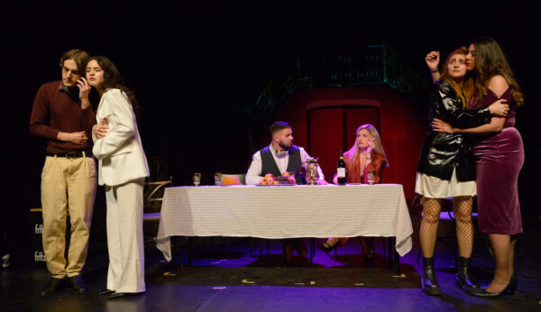 Szenenfoto aus "Skakavci / Heuschrecken" von Biljana Srbljanović in eineer Inszenierung des Jugendtheaters "Stanislavski" im Theater am Werk (Wien, Innere Stadt; 1. Bezirk)