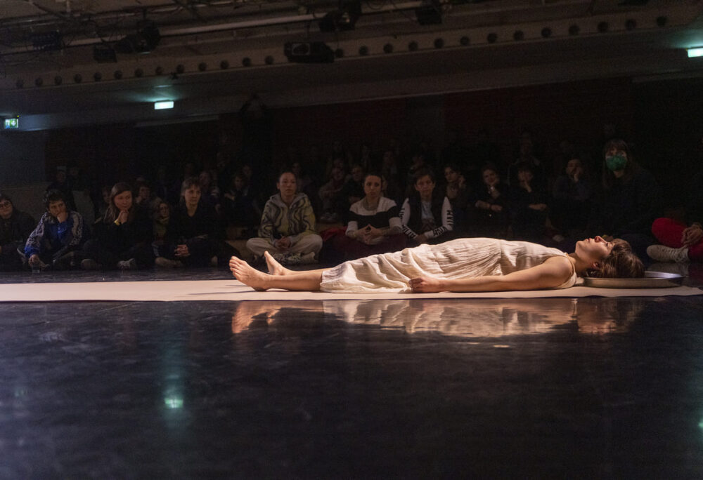 Shirin Farshbaf in ihrer Performance 