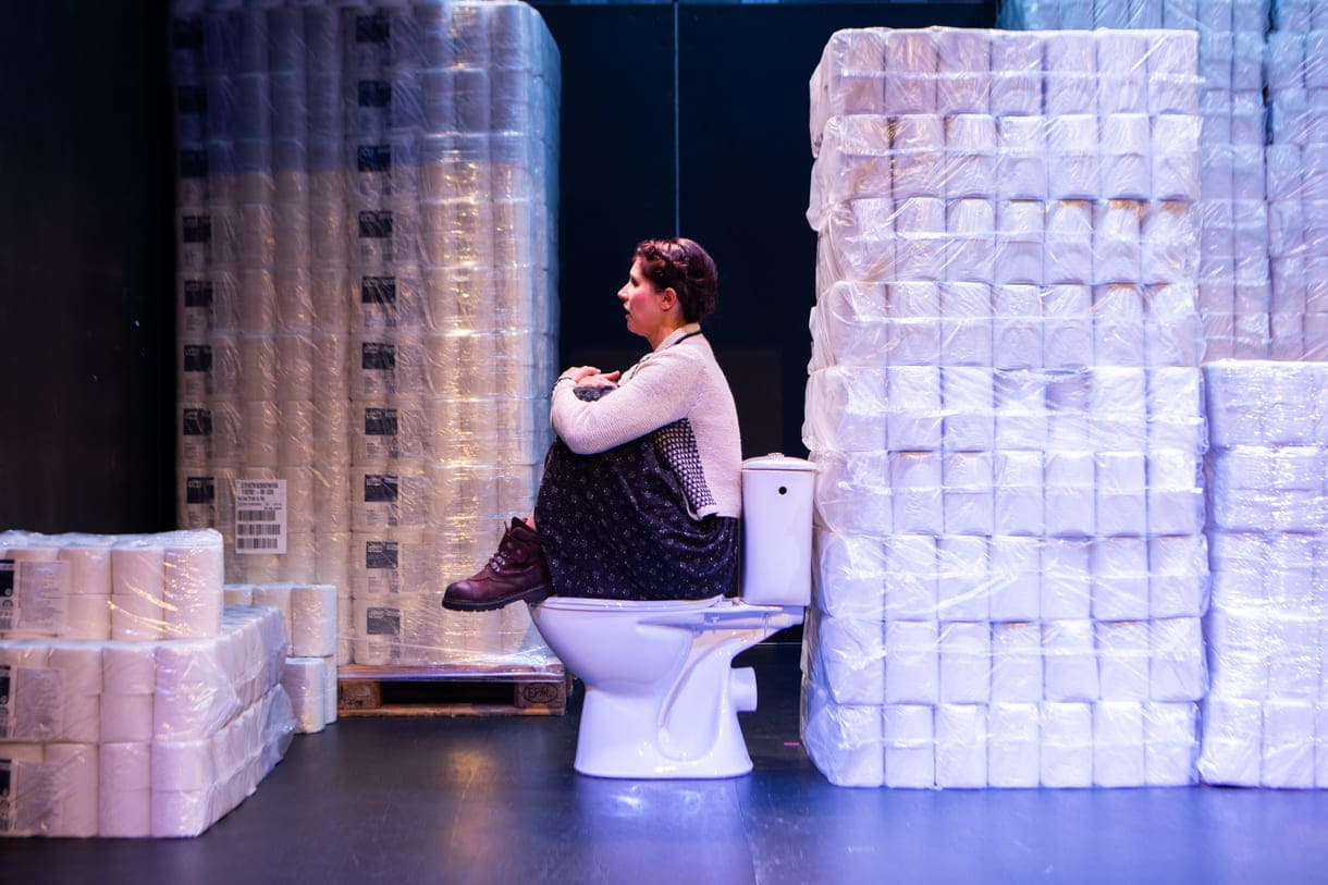 Szenenfoto aus "Die Präsidentinnen" im Theater Forum Schwechat