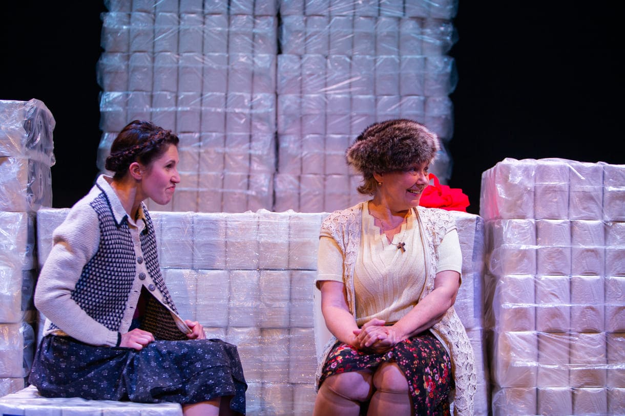 Szenenfoto aus "Die Präsidentinnen" im Theater Forum Schwechat