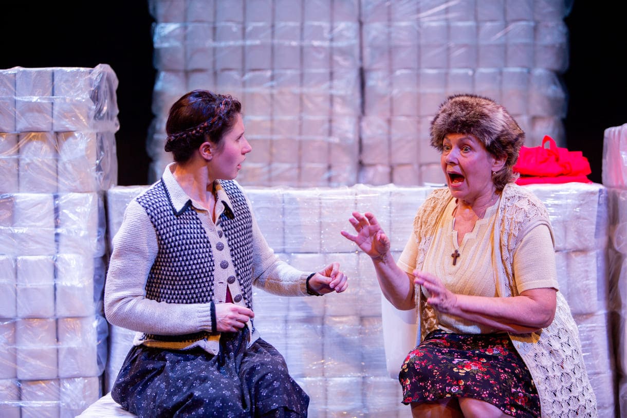 Szenenfoto aus "Die Präsidentinnen" im Theater Forum Schwechat