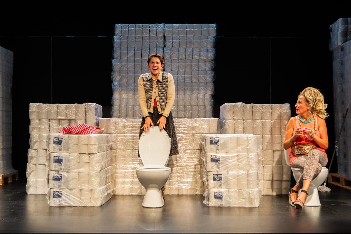 Szenenfoto aus "Die Präsidentinnen" im Theater Forum Schwechat