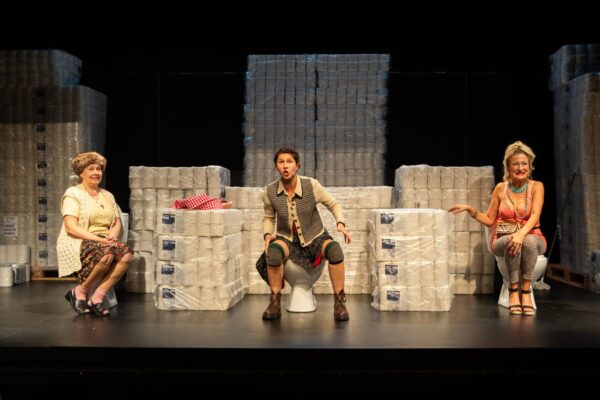 Szenenfoto aus "Die Präsidentinnen" im Theater Forum Schwechat