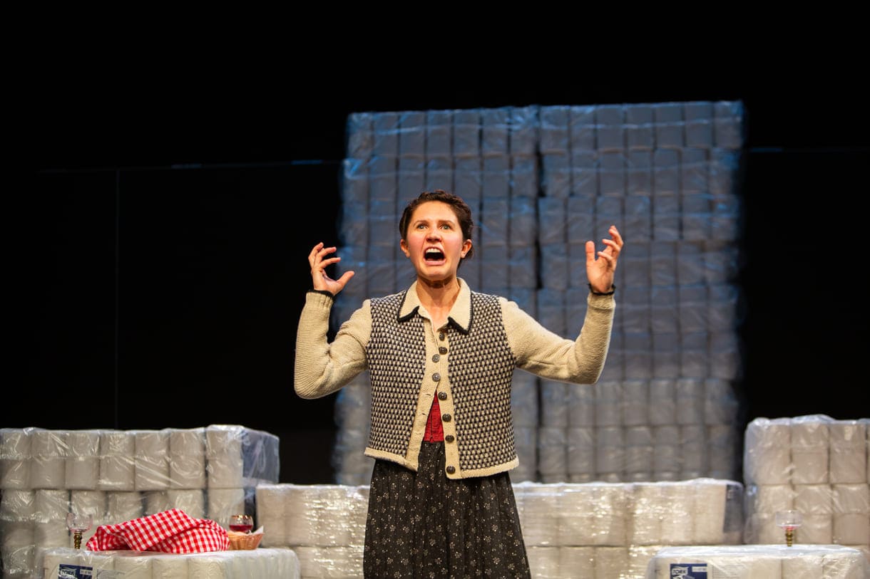 Szenenfoto aus "Die Präsidentinnen" im Theater Forum Schwechat