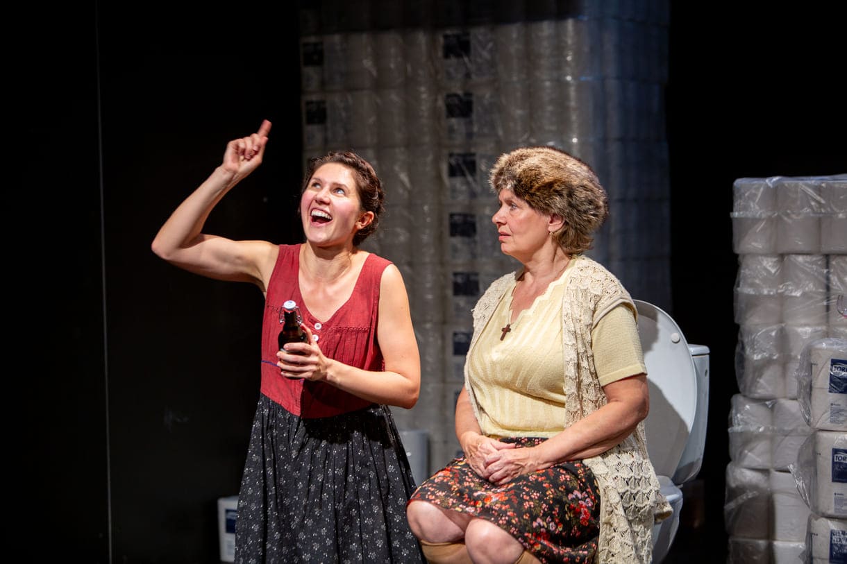 Szenenfoto aus "Die Präsidentinnen" im Theater Forum Schwechat