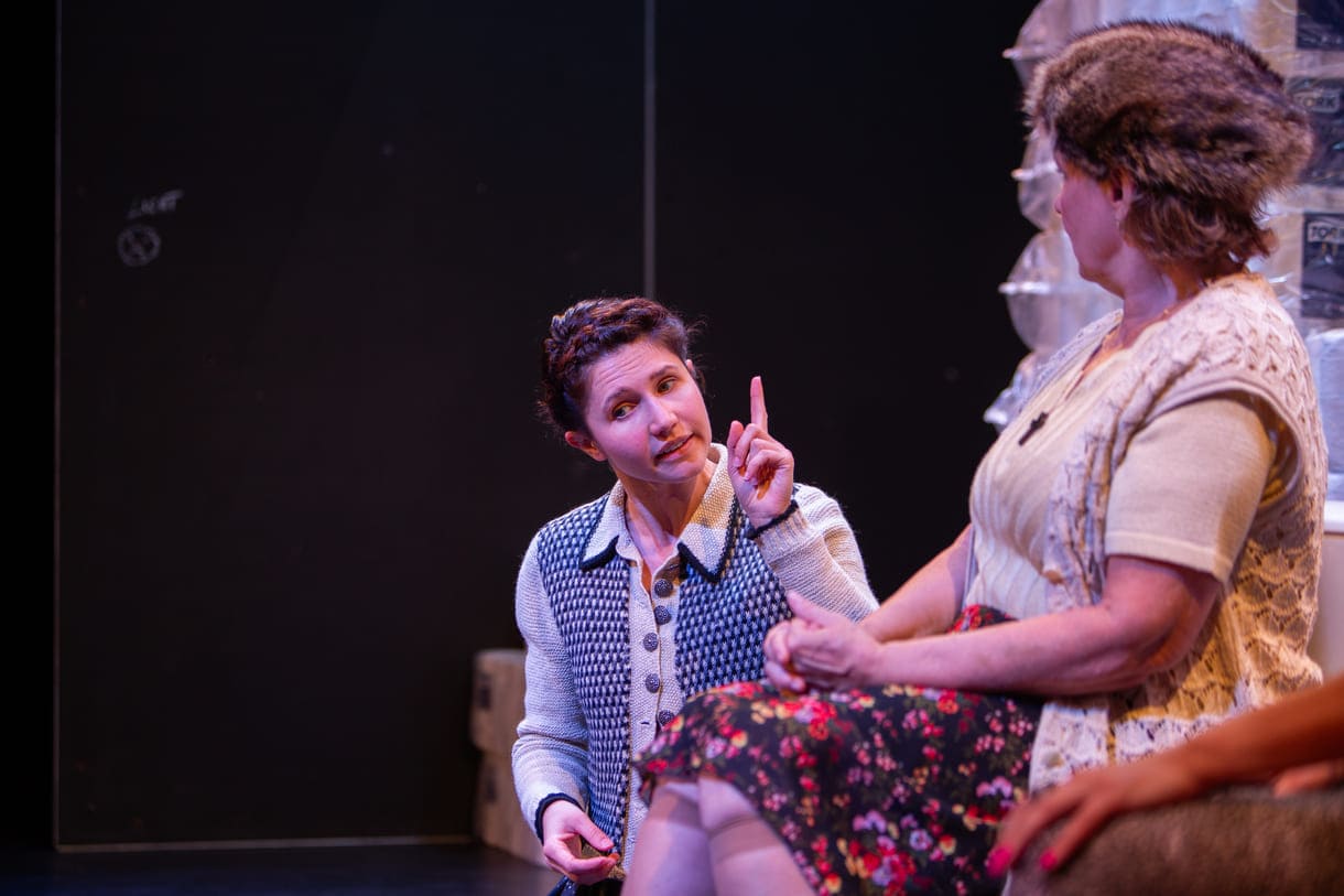 Szenenfoto aus "Die Präsidentinnen" im Theater Forum Schwechat
