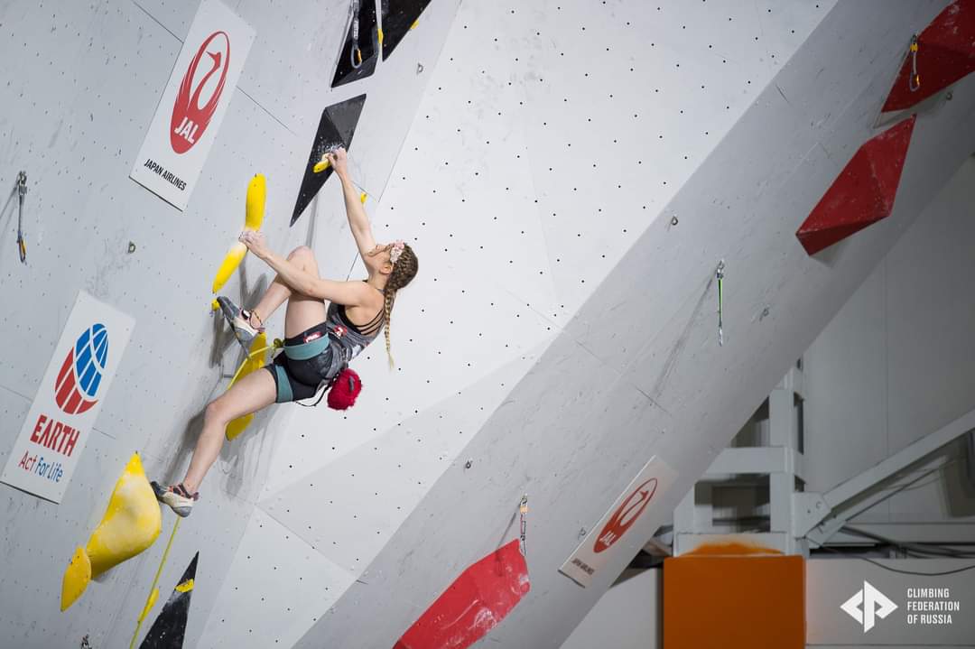 Emilia Warenski bei der Hallen-Kletter-Jugendweltmeisterschaft in Russland im Sommer 2021