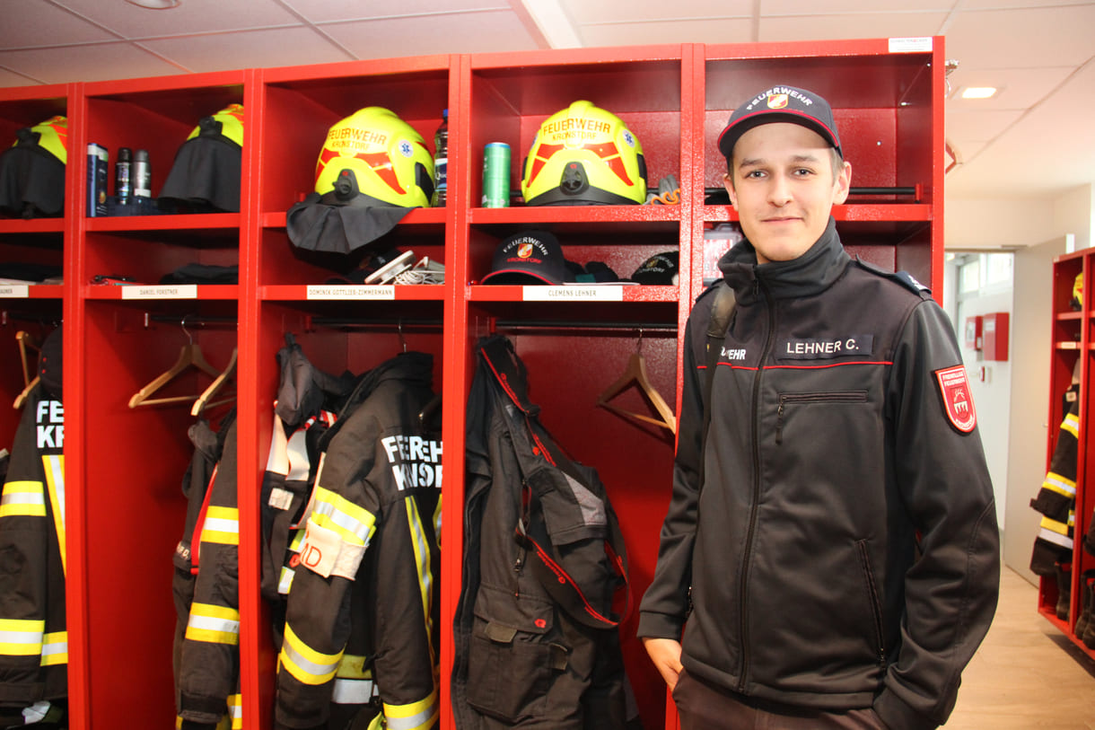 Clemens, von Klein auf bei der Feuerwehr, heute längst einsatzbereit - und Leiter der Jugendgruppen