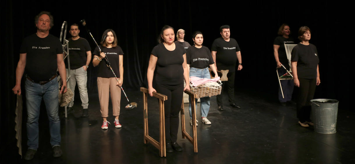 Szenenfoto aus "Fighting Dušman" der Theatergruppe "Die Fremden"