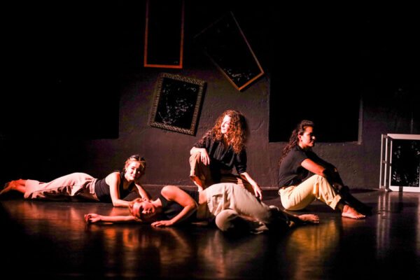 Szenenfoto aus "Ich : Du : Wir" - in der Theater Arche in Kooperation mit "spatium vienna"