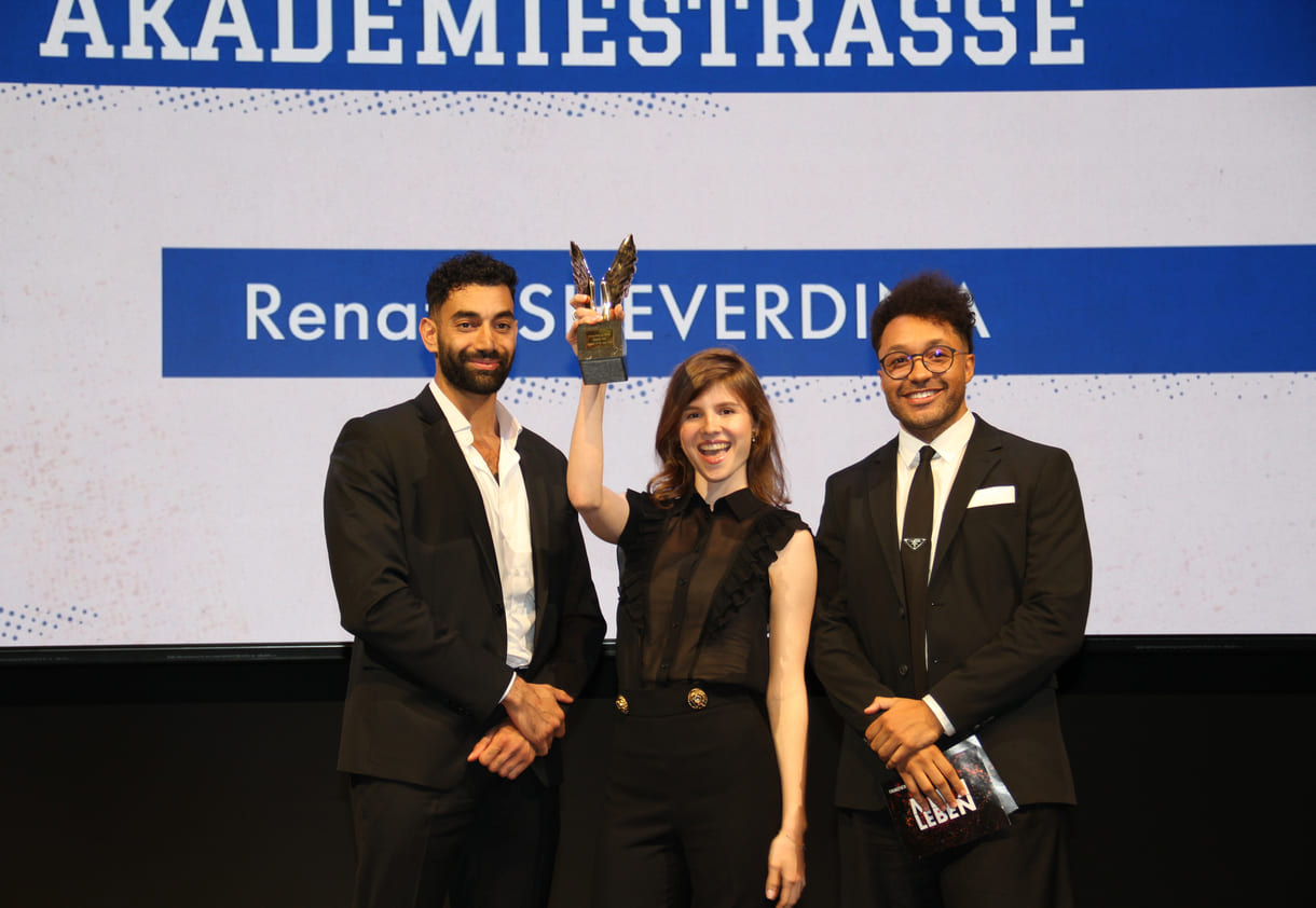 HAK-Merkur-Gewinnerin Renata Sheverdina - mit Laudatoren