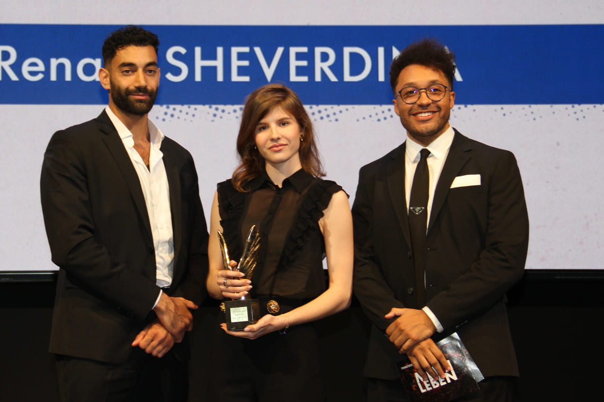 HAK-Merkur-Gewinnerin Renata Sheverdina - mit Laudatoren