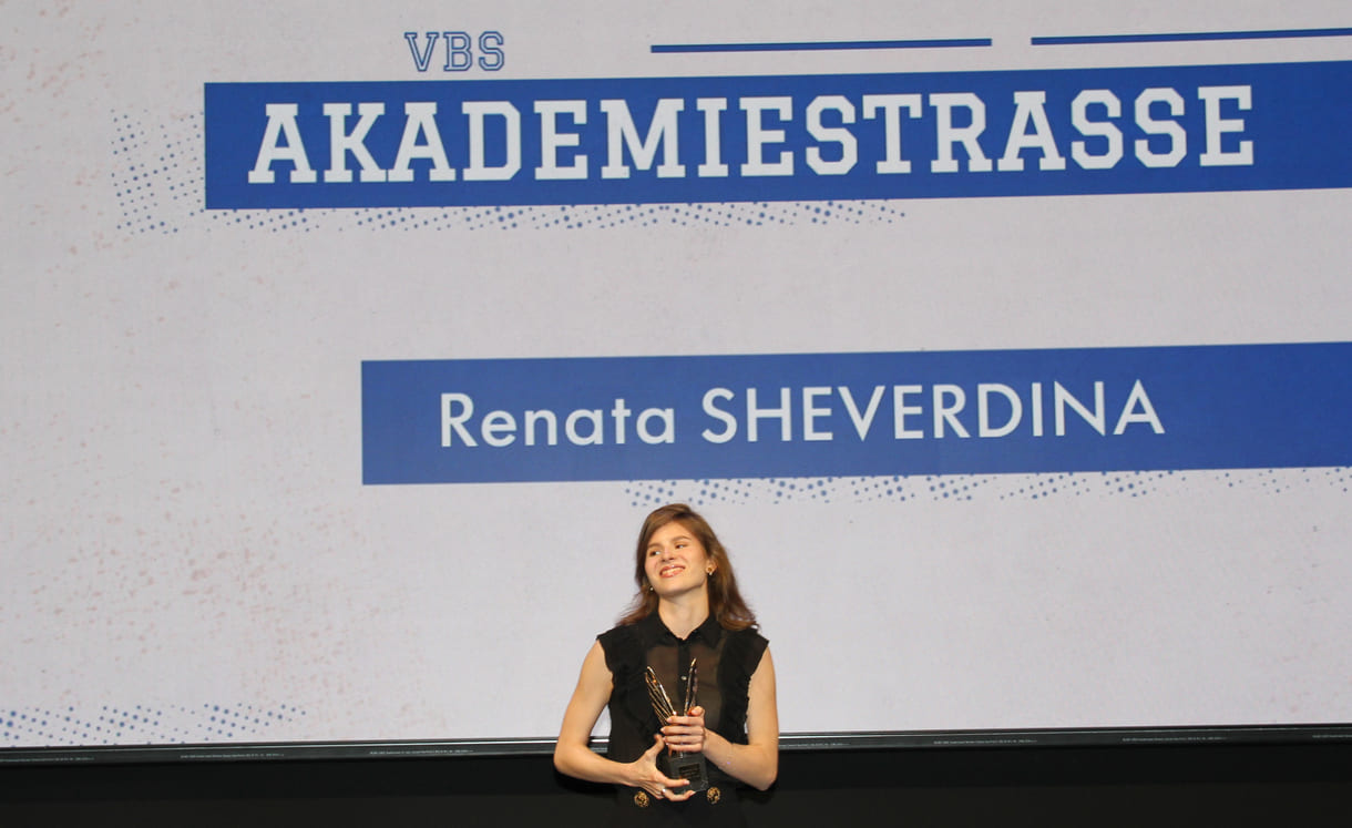 HAK-Merkur-Gewinnerin Renata Sheverdina - mit Laudatoren