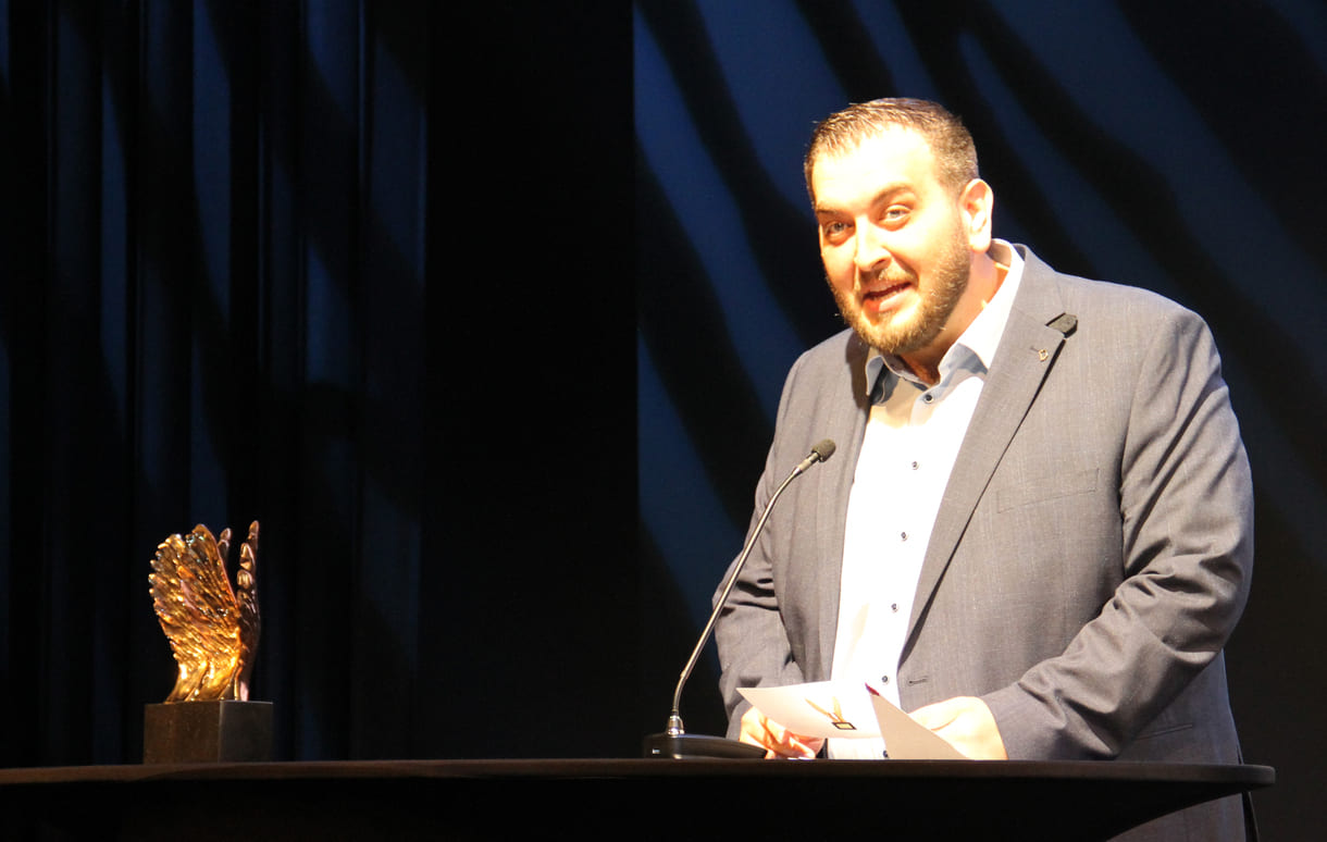 Benedikt Hilpert, bester VBS-HandelsschLaudator für den besten VBS-Handelsschüler: Social-Media-Star „Fahrlehrer Niko“ (Nikola Marijoković)