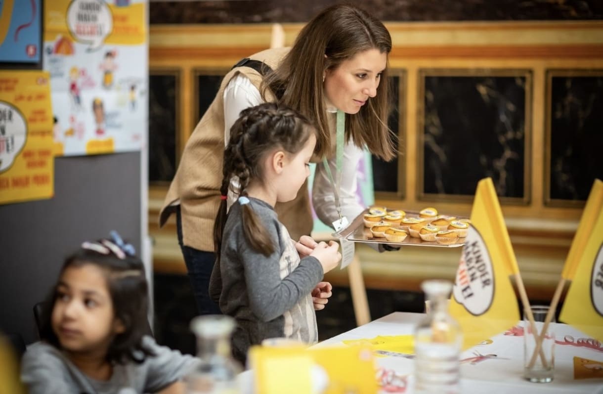 Kinder aus dem Inklusions-Kindergarten der Kinderfreunde bei ihrem Besuch im Parlament