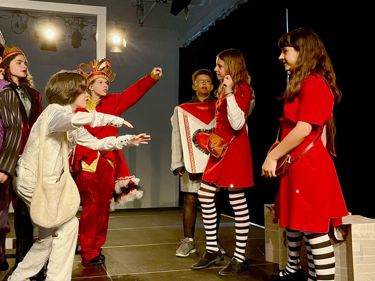 Szenenfoto aus "Alice Wut im Wunderland"