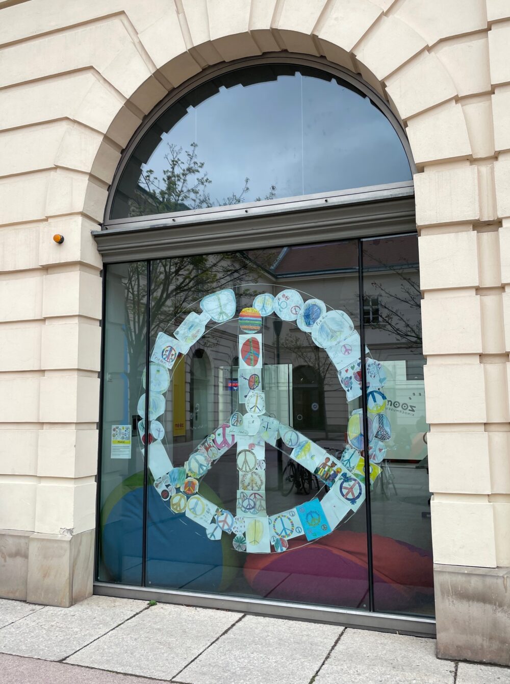 Das Zoom Kindermuseum in Wien sammelt Kinderzeichnungen für Frieden und gegen den (aktuellen) Krieg in der Ukraine