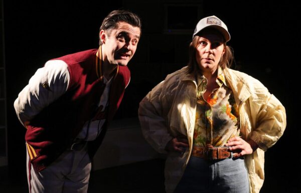 Szenenfoto aus "John & Jen" im Theater Spielraum