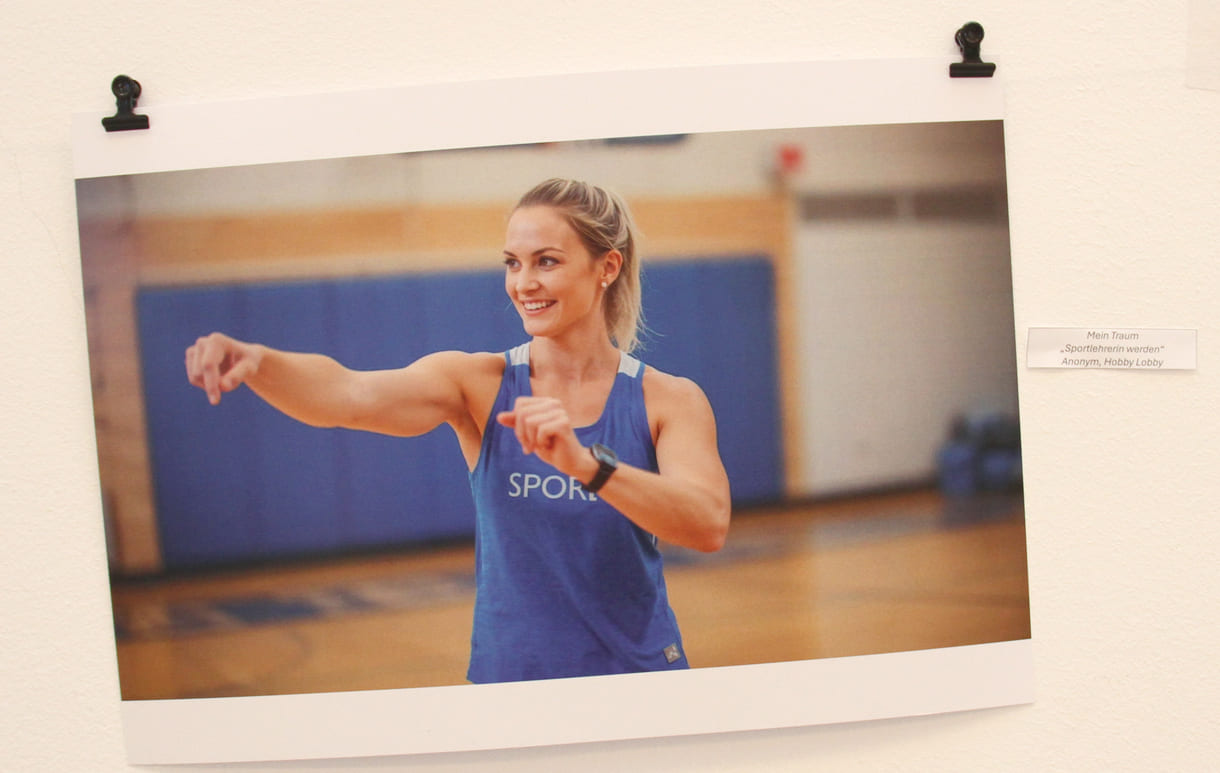 Fotos, die Jugendliche des medien-Labors mit KI gestaltet haben