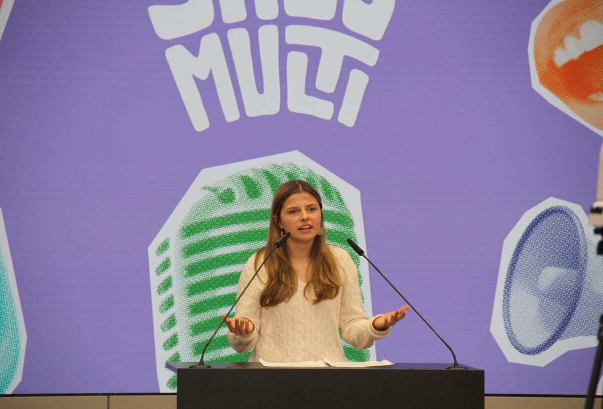 Katharina Meizer (Privates ORG Vienna European School) mit Englisch und Deutsch