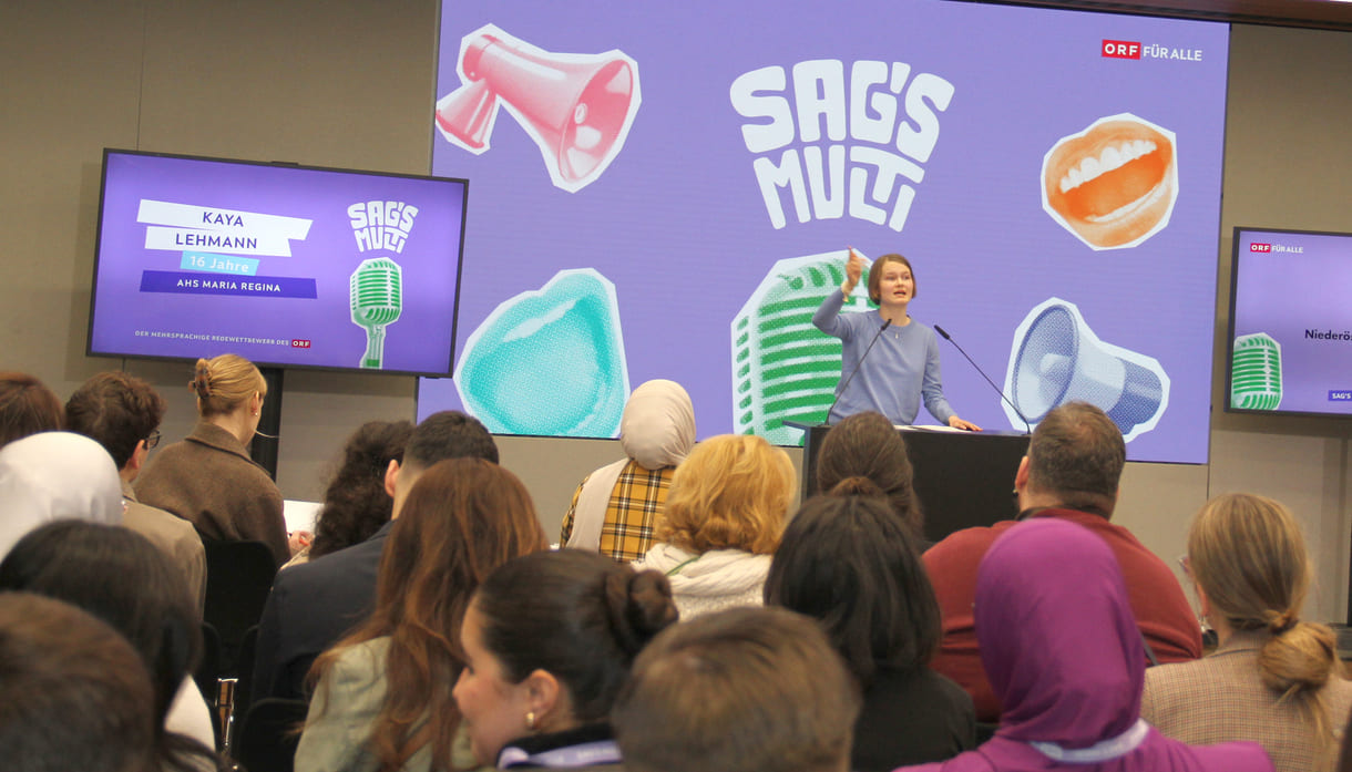 Kaya Lehmann (AHS Maria Regina) wählte Englisch neben Deutsch für ihre Rede