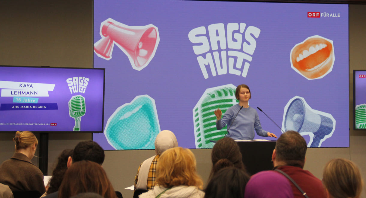 Kaya Lehmann (AHS Maria Regina) wählte Englisch neben Deutsch für ihre Rede