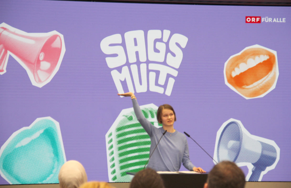 Kaya Lehmann (AHS Maria Regina) wählte Englisch neben Deutsch für ihre Rede