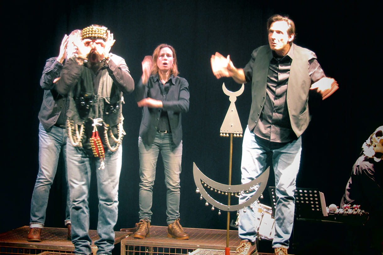Szenenfoto zu visuellem Theater nach Gustav Mahlers Musik