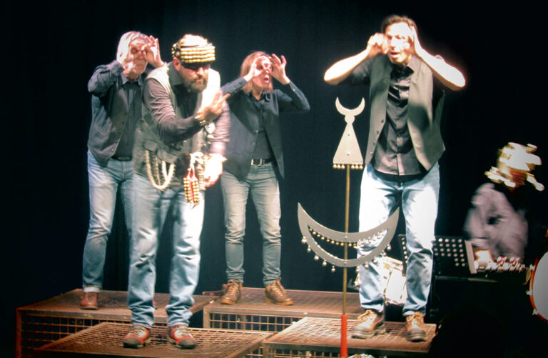 Szenenfoto zu visuellem Theater nach Gustav Mahlers Musik